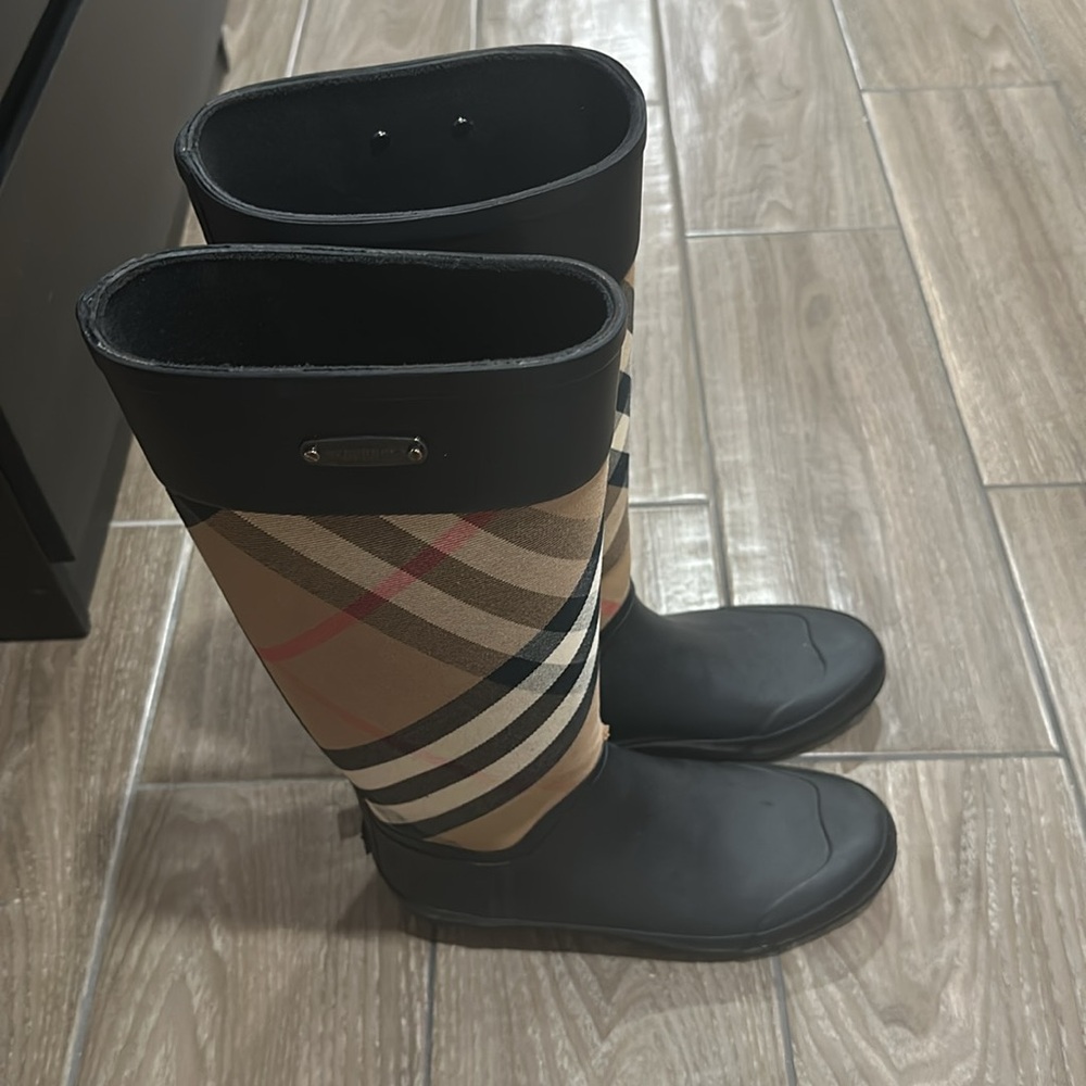 Burberry Rain Boots - Picture 5 of 5